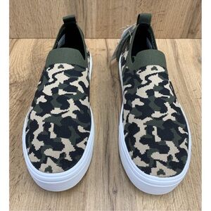 Reebok On Lux Camo Slip on Women’s 9.5 NWT
